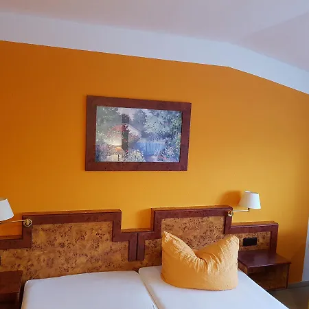 ホテル Landhotel 3*